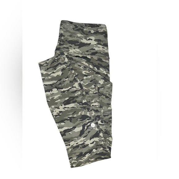 Lululemon Speed Up Tight – Evergreen Camo – Size 4 - Picture 1 of 3